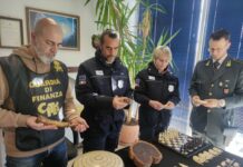 La Spezia, oggetti di ebano e avorio sequestrati da Dogana e Guardia di Finanza Dogane Guardia Finanza La Spezia avorio