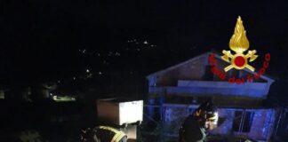 Cicagna, brucia il tetto di una abitazione, ragazza sotto choc Cicagna incendio tetto 26 aprile 2024