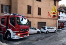 Genova, box a fuoco a Borgoratti: strada chiusa e soccorsi sul posto