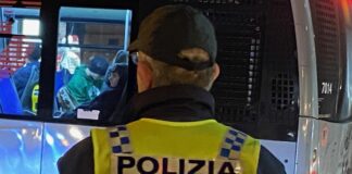 Genova, maxi-rissa sul bus in via Cantore: due denunciati Polizia Locale agente autobus