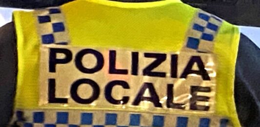 Genova, colpito alla testa con cocci di bottiglia, 23enne in pericolo polizia locale Genova