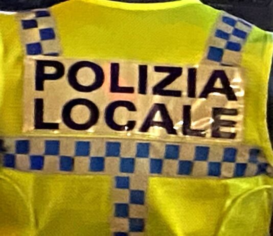 Genova, colpito alla testa con cocci di bottiglia, 23enne in pericolo polizia locale Genova