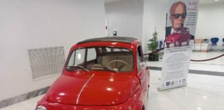 Sandro Pertini, la storica 500 rossa nel consiglio regionale della Liguria Sandro Pertini fiat 500