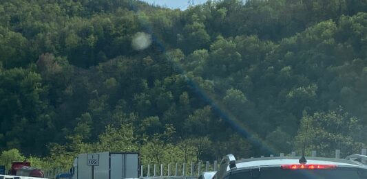 Tragico incidente in A7, è morto l’autista del camion ribaltato