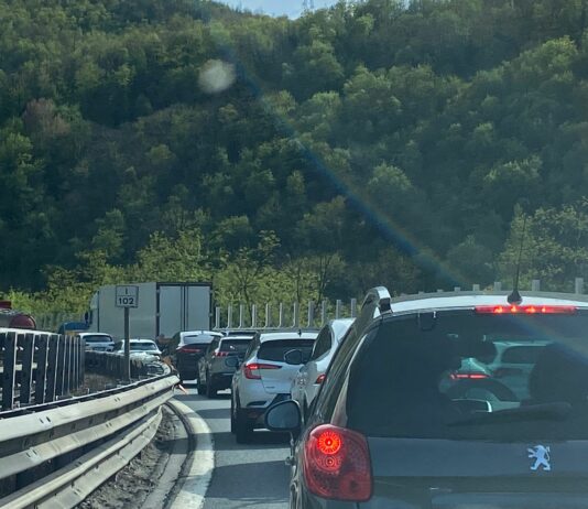 Autostrade, caos anche nel pomeriggio in A7: traffico in tilt in entrambe le direzioni