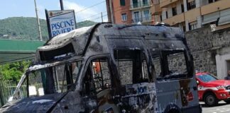 Rapallo, bus in fiamme, passeggeri salvati dal conducente