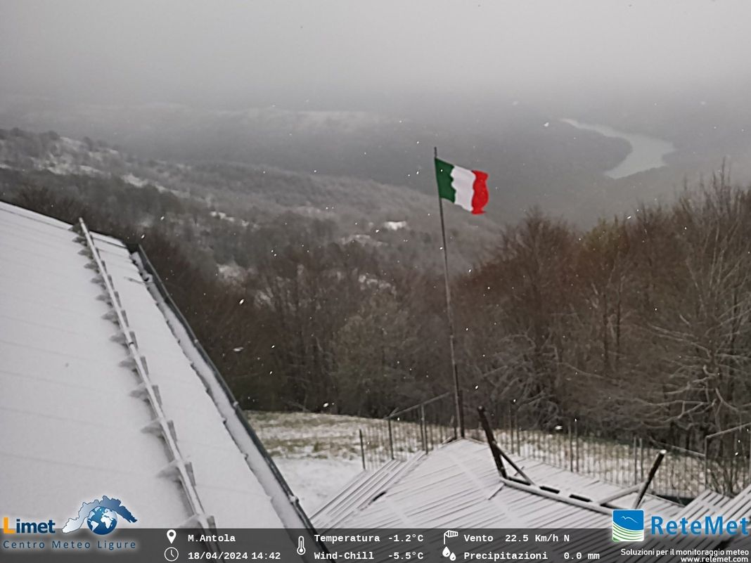 Antola rifugio neve 18 aprile 2024