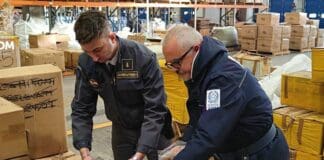 Genova, maxi sequestro di bigiotteria con sostanze pericolose in Porto Dogane Guardia Finanza Genova sequestro bijotteria