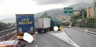 Incidente sulla A10 tra Pegli e Prà, traffico bloccato e uscita obbligatoria Autostrada A10 incidente camion Prà 7 maggio 2024