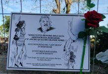 Lady Moon, una targa ricordo spunta nel cantiere per la demolizione Lady Moon Savona targa