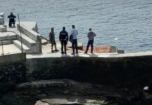 Nervi, colata di cemento sulla scogliera, arriva la polizia locale Nervi cemento sulla scogliera