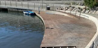 Nervi, porticciolo ripulito dalle alghe ma con pericoli per le assi divelte Nervi porticciolo assi staccate