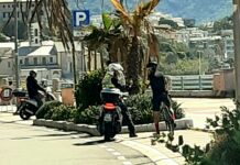 Genova, ciclisti snobbano la pista ciclabile, controlli della locale ciclisti in corso Italia