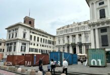 Genova, container arrugginiti in piazza Matteotti, la protesta container arrugginiti Bedesign week matteotti 2024