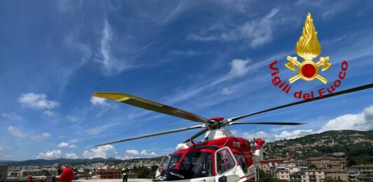 Dramma a Pietra Ligure, bambino cade da quattro metri a scuola: è grave