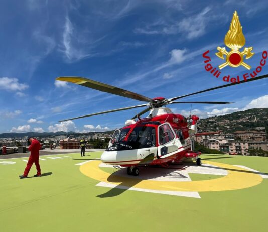 Dramma a Pietra Ligure, bambino cade da quattro metri a scuola: è grave