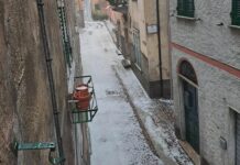 Crocefieschi, forte grandinata, strade imbiancate dal ghiaccio Crocefieschi grandinata 2 giugno 2024