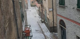 Crocefieschi, forte grandinata, strade imbiancate dal ghiaccio Crocefieschi grandinata 2 giugno 2024