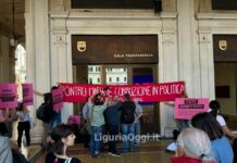 Presunta corruzione in Liguria, Genova che osa chiede le dimissioni di Toti Genova che osa, manifestazione 5 giugno 2024