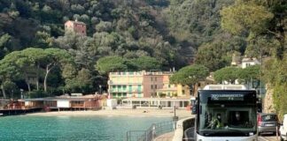 Santa Margherita Ligure, dalla Lombardia a Paraggi in super moto ma senza patente Paraggi autobus spiaggia strada
