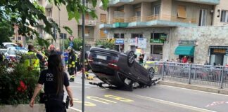 Genova, auto ribaltata a Pra’, traffico bloccato Pra' incidente auto ribaltata 9 giugno 2024