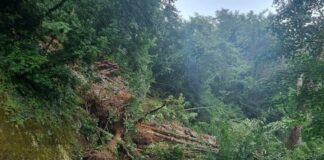 Lumarzo, frana sulla SP77: strada chiusa al traffico