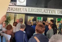 Dimissioni del presidente Toti, in Regione Liguria la mozione, proteste per il pubblico Consilio regionale Liguria protesta
