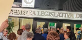 Dimissioni del presidente Toti, in Regione Liguria la mozione, proteste per il pubblico Consilio regionale Liguria protesta