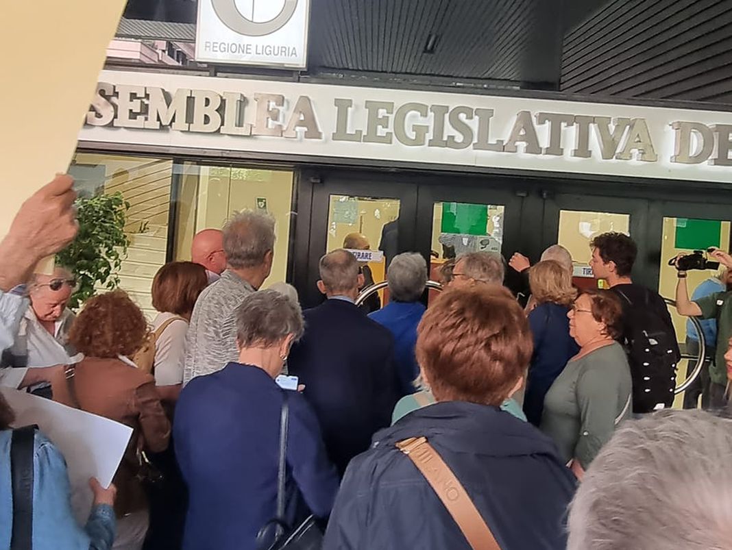 Consilio regionale Liguria protesta