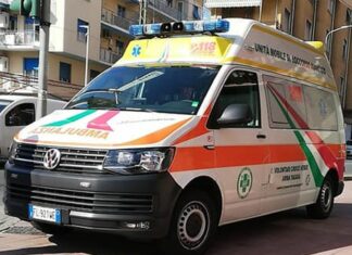 Albisola Superiore, violenta lite sul lavoro: un uomo finisce all’ospedale ambulanza Croce Verde Arma di Taggia