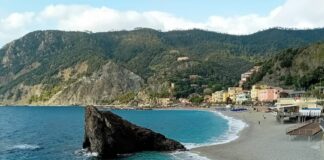 Monterosso, la spiaggia dello Scoglio tra le spiagge più belle d’Europa Monterosso spiaggia dello scoglio