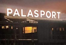 Genova, polemiche sul Palasport: Salis: ogni giorno di apertura costa 34mila euro Palasport insegna luminosa accesa