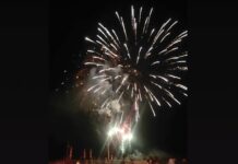 Genova, folla ai fuochi di Pegli ma restano le polemiche per la Fiera del Mare fuochi artificiali Pegli Fiera del mare