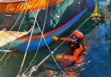 Genova, barca rischia di affondare al Castelluccio di Pegli Pegli barca salvata