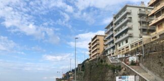 Genova, Voltri fa scuola contro muri e scalinate imbrattate Voltri via Rubens scalinata