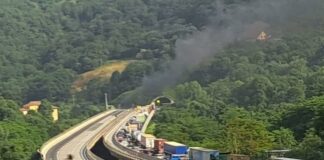 Autostrade, veicolo in fiamme in A26 e incidente in A10: traffico in tilt