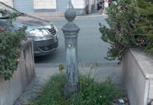 Pegli, sul lungomare la fontanella sepolta dalle erbacce Fontanella Pegli lungomare