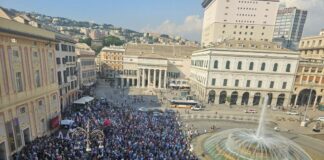Genova, scontri su numeri a De Ferrari, piena o mezza vuota? manifestazione De Ferrari 18 luglio 2024