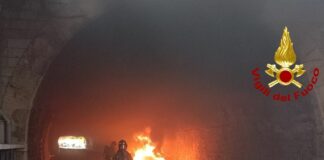 Auto in fiamme sull’Autostrada A12 tra Sestri Levante e Deiva auto in fiamme nella galleria Torbella A7