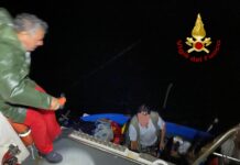 Genova, soccorsa in mare barca di pescatori sorpresi dalla burrasca pescatori salvati in mare Nervi