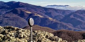 Rubata la spada nella roccia del monte Gifarco, a giugno sparita quella di Rocamadour in Francia spada nella roccia monte Gifarco