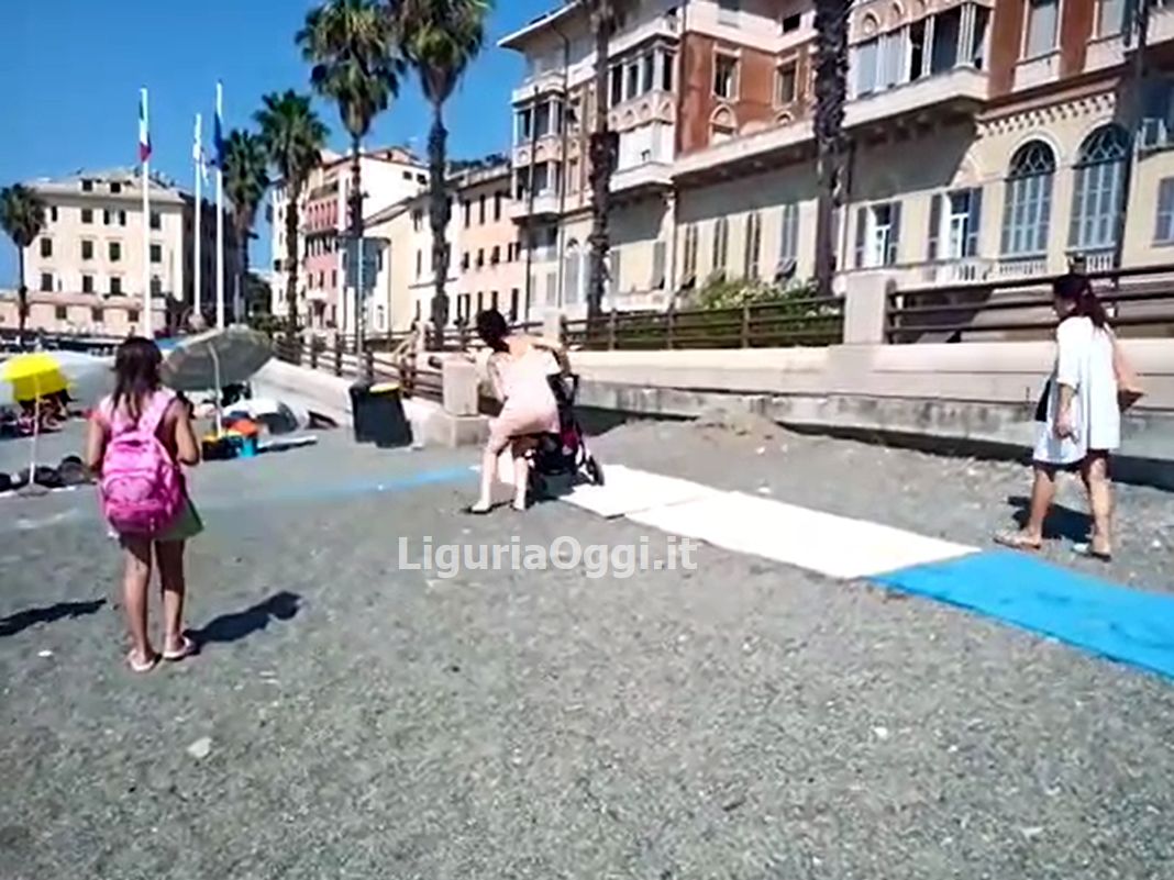 Pegli passerella spiaggia libera