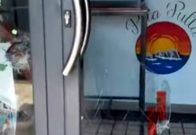 Pegli, vetrina sfondata in pieno giorno sul lungomare, residenti esasperati Pegli vetrata sfondata lungomare