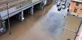 Genova, esplode tubo nel tunnel di corso Sardegna: allagamenti e traffico in tilt allagamento tubo rotto sottopasso corso Sardegna