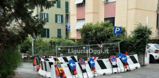 Genova, via Stefano Castagnola ancora bloccata residenti chiedono informazioni via Castagnola cantiere