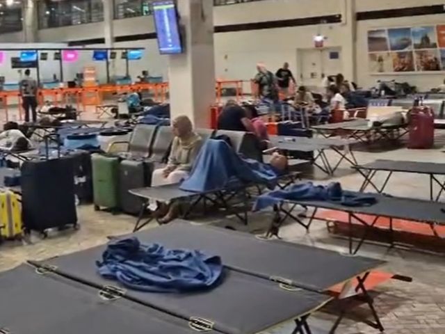 Madeira turisti bloccati in aeroporto