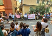 Genova, nuovo presidio davanti al Provveditorato per gli insegnanti precari protesta insegnanti precari 28 agosto 2024