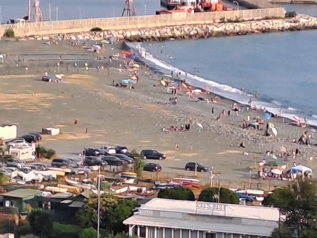 multedo auto sulla spiaggia