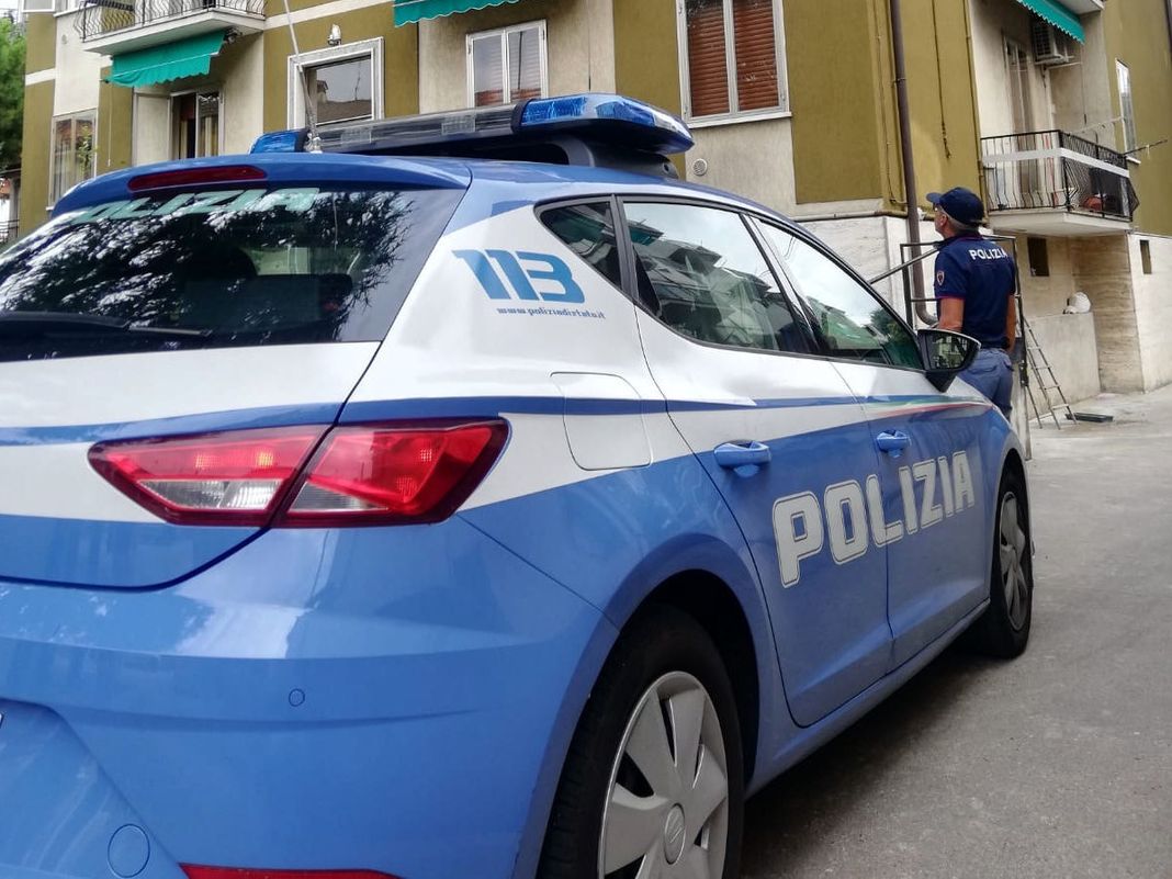 Polizia auto volante