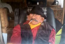 Genova, allarme per una persona immobile in un camper, ma era un pupazzo Pupazzo camper vigili del fuoco